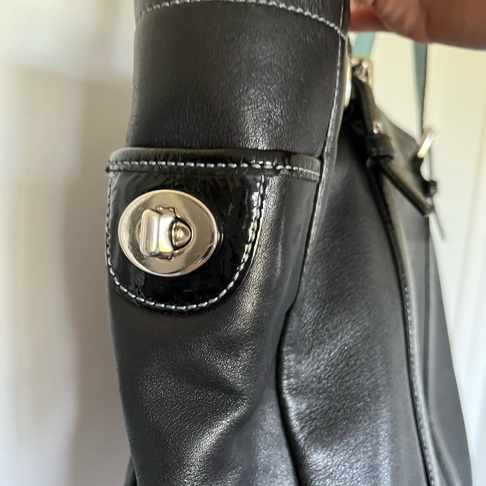 Coach 90s Black Leather Shoulder Bag - Picture 5 of 16